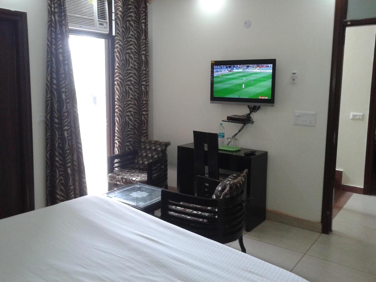 Hotel Rampal Palace New Delhi Extérieur photo